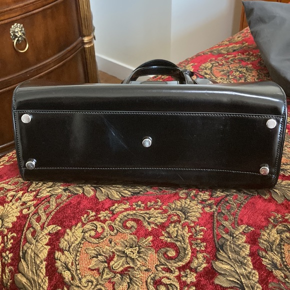 Black Gucci bag in very good condition. Absolutely gorgeous. - Picture 8 of 16